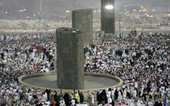 Stones-Throwing-at-Jamarat